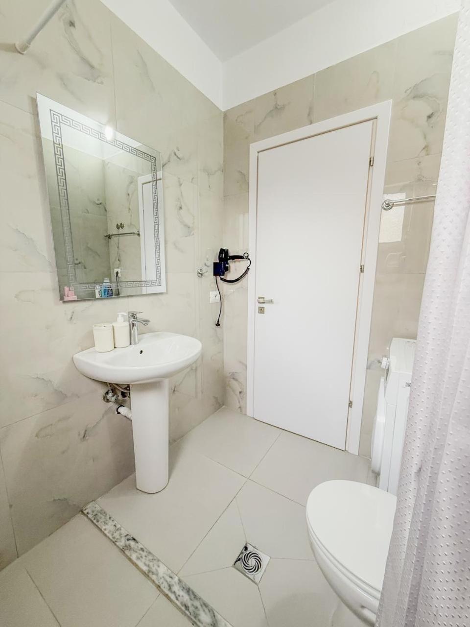 Odore Di Mare Apartments Sarandë エクステリア 写真